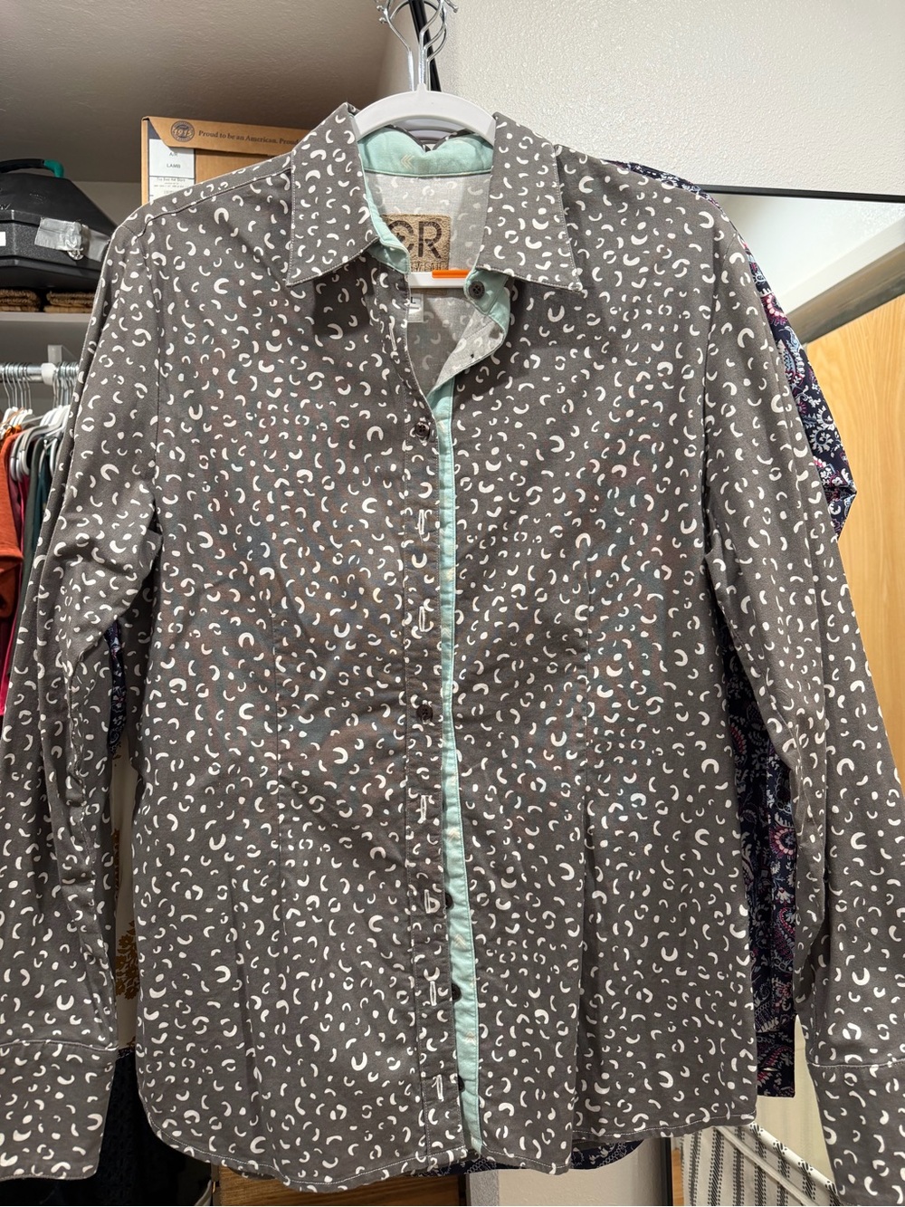 CR Ranchweaf Gray Cheetah Patterned Button-Up Shirt
